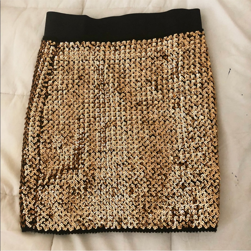 NWOT Forever 21 Full-Sequined Gold Mini Skirt